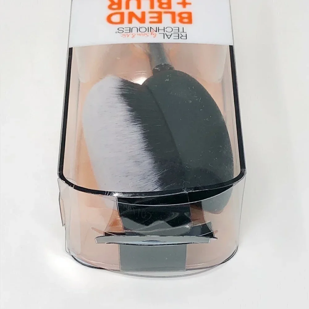 Real Techniques  All Over Blend + Blur Foundation Brush